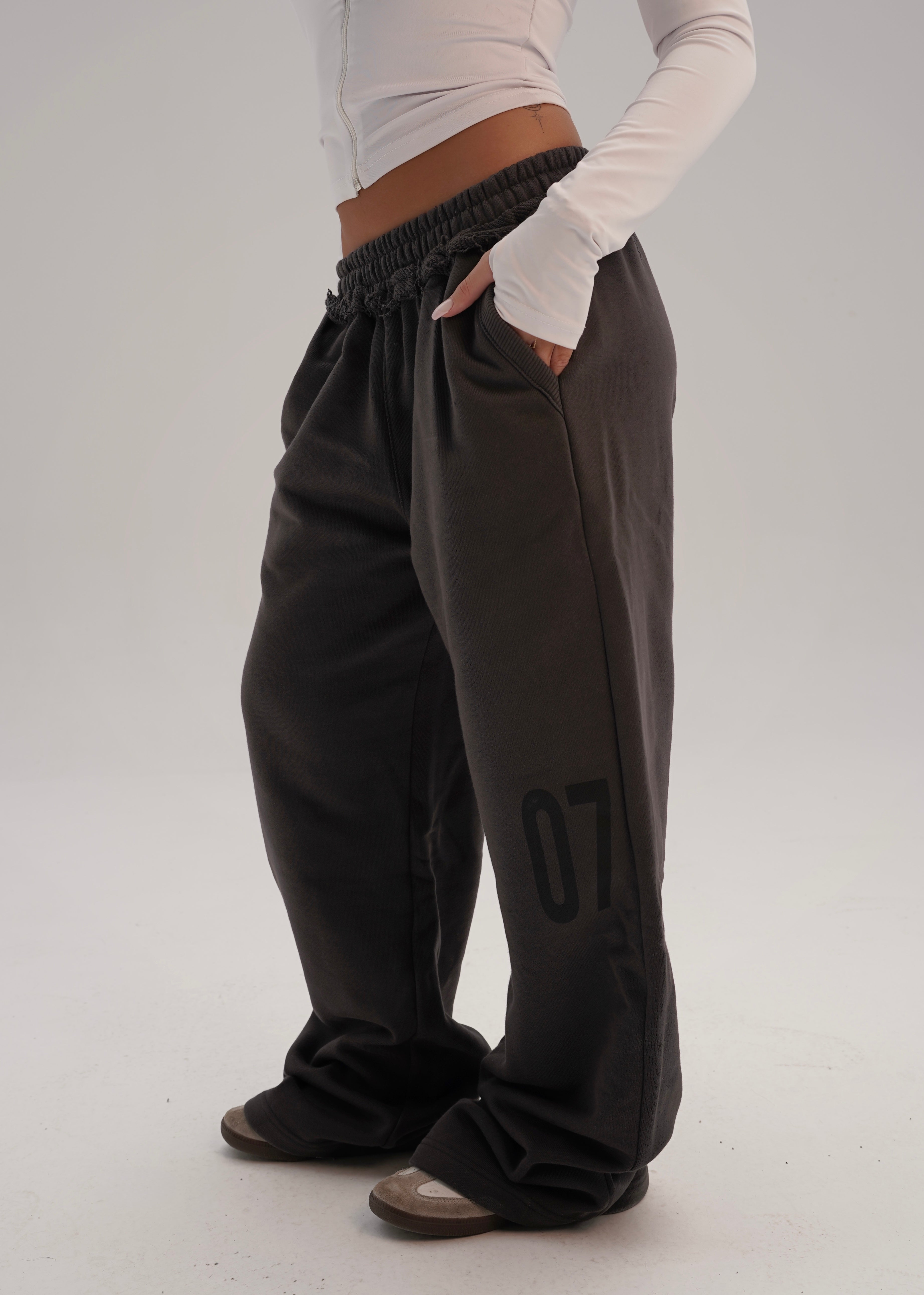 07 sweatpants